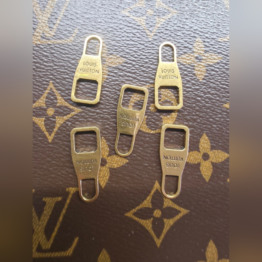 Louis Vuitton Gold Zipper Pulls X5